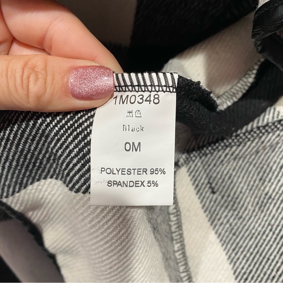 SHEIN Women’s Plaid / Checkered Soft Vest Jacket - black & white, size M - Picture 5 of 5